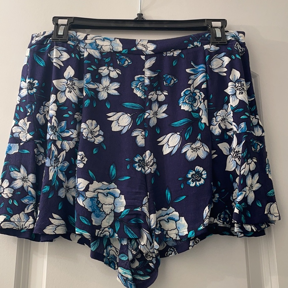 Forever 21 blue floral ruffle shorts